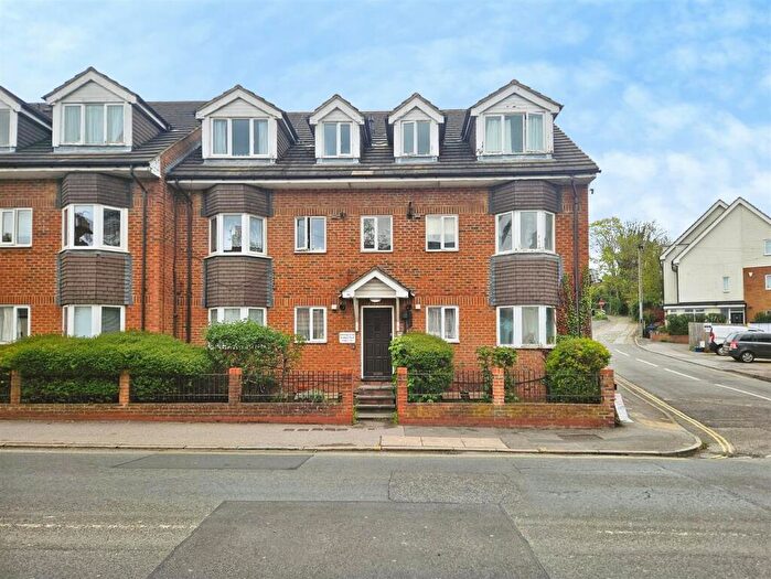 2 Bedroom Flat For Sale In Windmill Court, Aldershot, GU12