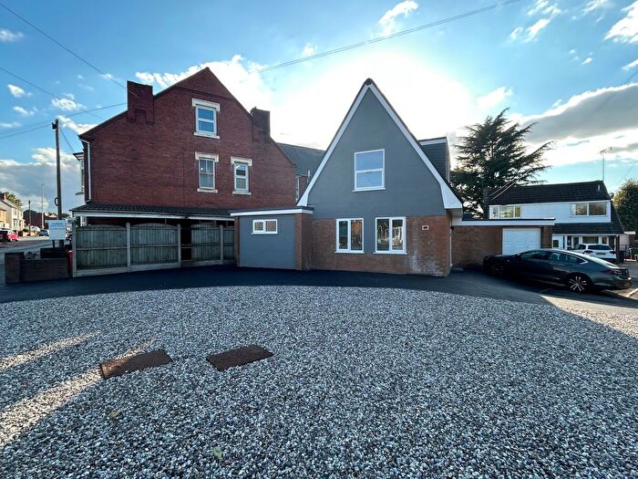 3 Bedroom Property To Rent In Pedmore Road, Stourbridge, DY9