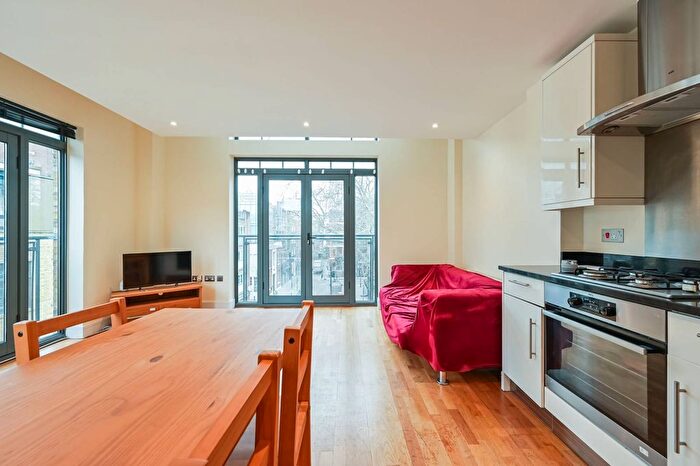 2 Bedroom Flat To Rent In Hoxton Square, Shoreditch, London, N1