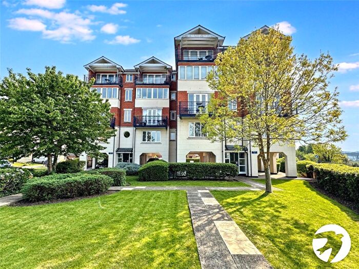 2 Bedroom Flat To Rent In Shelley Rise, Rochester, Kent, ME1