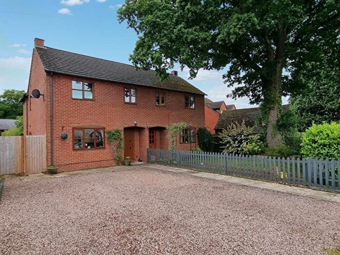 3 Bedroom Semi-Detached House For Sale In Sandfields, Bromsberrow Heath, Ledbury, HR8