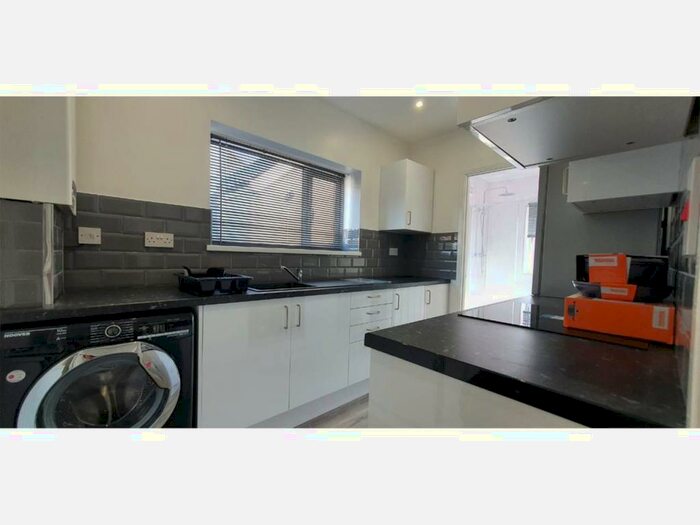 2 Bedroom Flat To Rent In Salisbury Road, Rear Building, Cathays, Cardiff, CF24