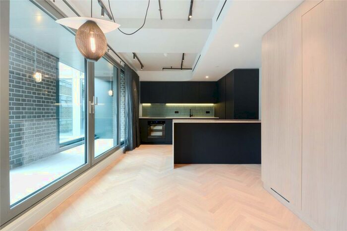 3 Bedroom Apartment To Rent In St John's Square, London, EC1V