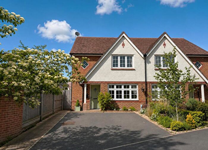 3 Bedroom Semi Detached House For Sale In Glebe Road, Alcester, B49
