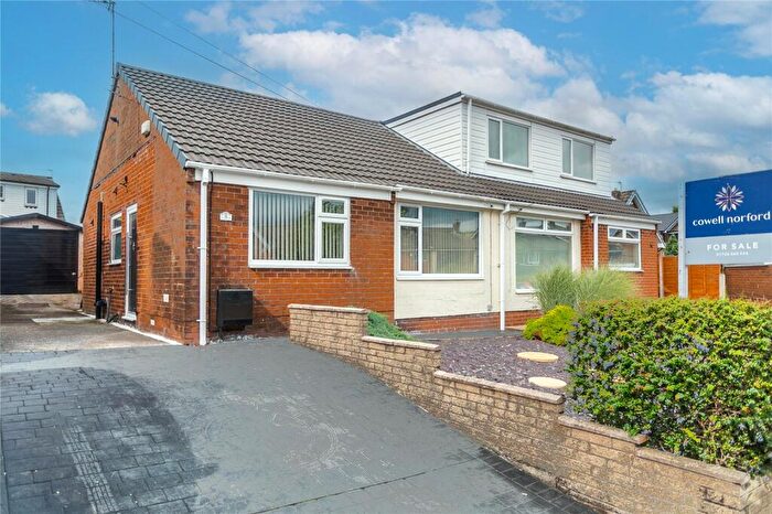 2 Bedroom Bungalow For Sale In Cleveland Drive, Milnrow, Rochdale, OL16