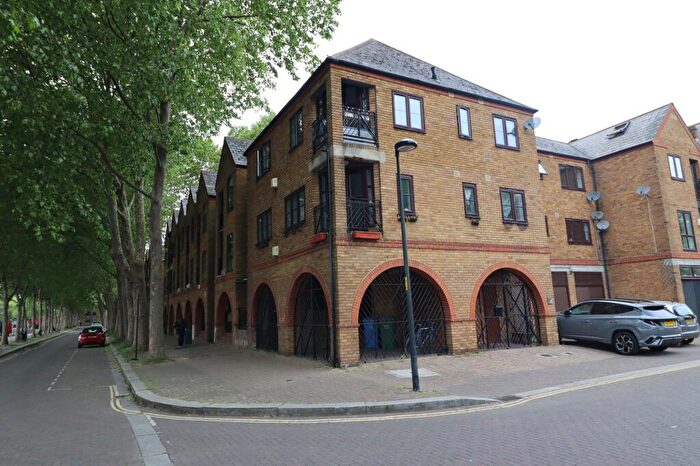 1 Bedroom Apartment To Rent In Brunswick Quay, Surrey Quays, SE16