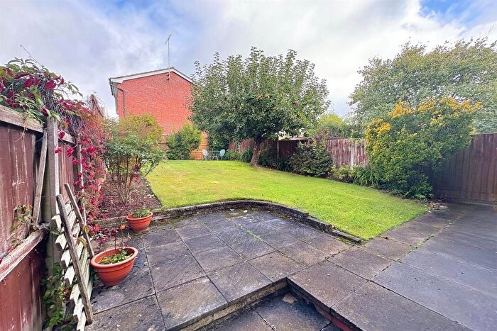 3 Bedroom Semi-detached House For Sale In Dunoon Close, Holmes Chapel, CW4