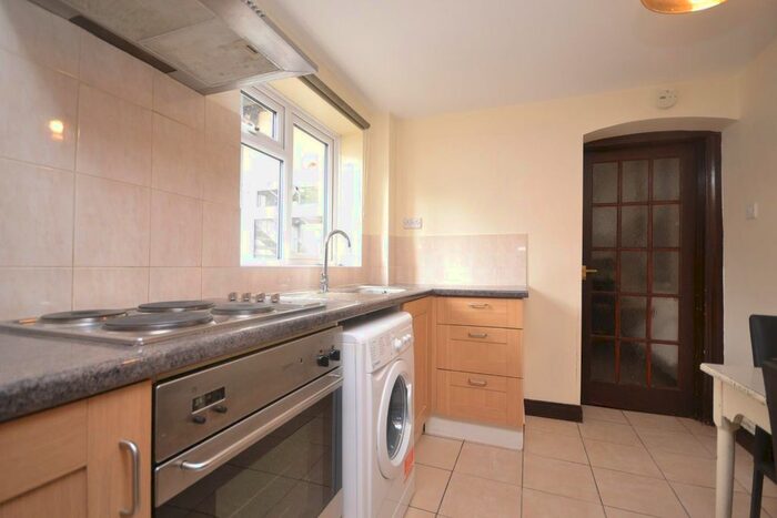 Studio To Rent In London Road, Earley, Reading, RG1