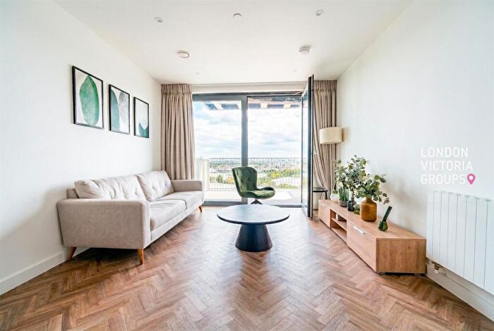 2 Bedroom Apartment To Rent In Skyline Apartments, Makers Yard, London, E3