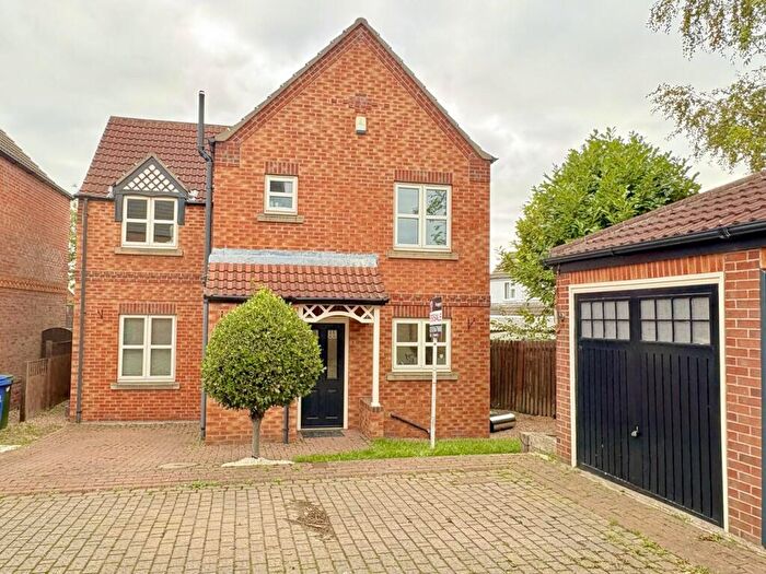 3 Bedroom Detached House For Sale In St Laurence Court, Adwick-le-Street, Doncaster, DN6