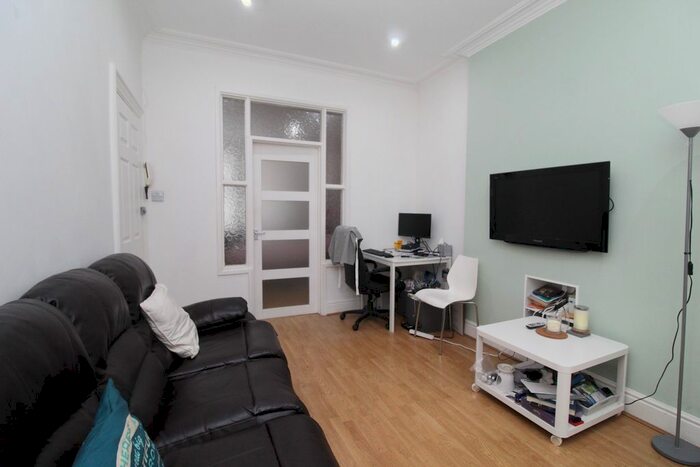 1 Bedroom Flat To Rent In Kimberley Road, Pen-Y-Lan, Cardiff CF23