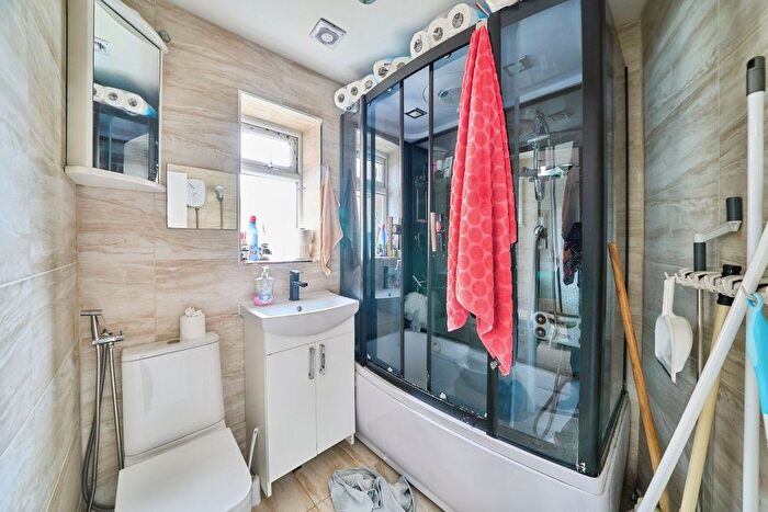 5 Bedroom Terraced House For Sale In Carlyle Avenue, Southall, UB1