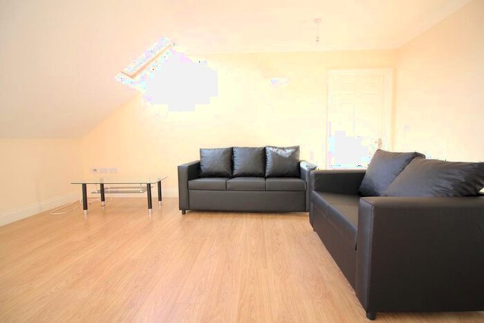2 Bedroom Flat To Rent In Bennetts Yard, High Street, Uxbridge, UB8