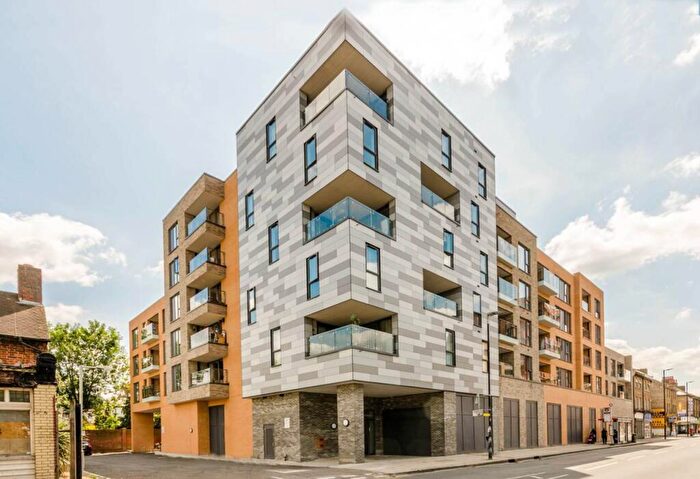 1 Bedroom Flat To Rent In High Street, SM1