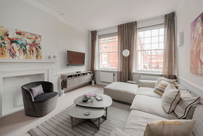 2 Bedroom Flat To Rent In Cadogan Square, Knightsbridge, SW1X