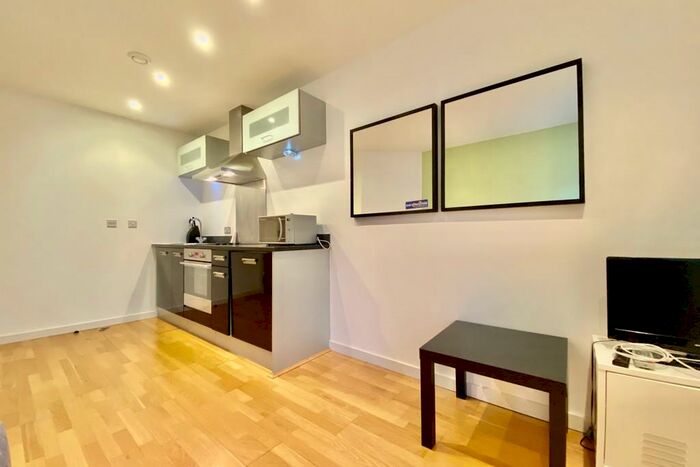 1 Bedroom Apartment To Rent In The Gateway East, Leeds, LS9