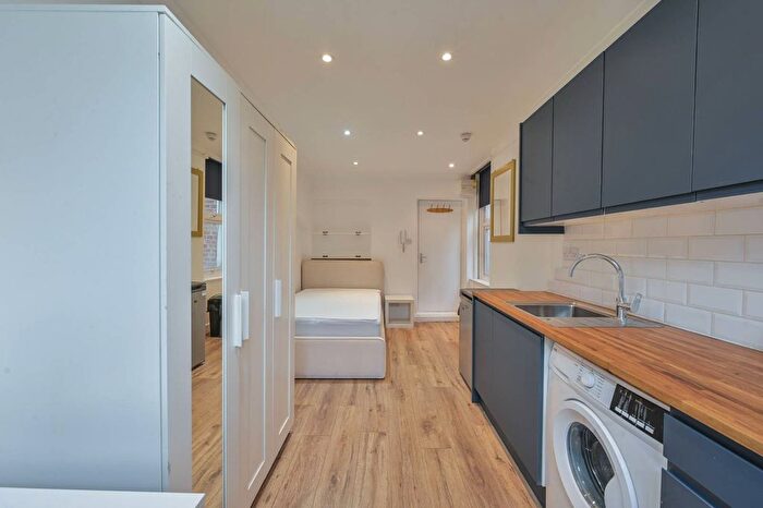 Studio To Rent In Kensington High Street, High Street Kensington, London, W8