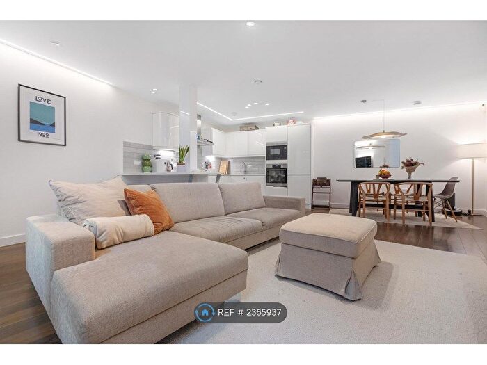 3 Bedroom Flat To Rent In Dray House, London, N1