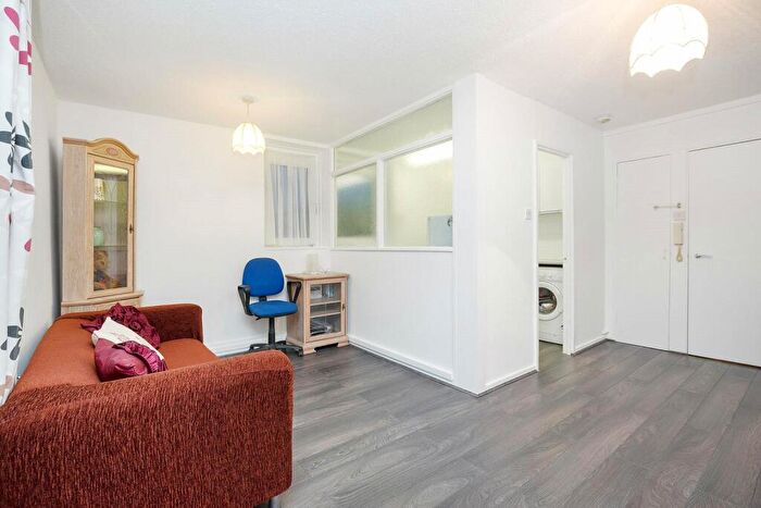 1 Bedroom Flat To Rent In Oakley Square, Euston, NW1