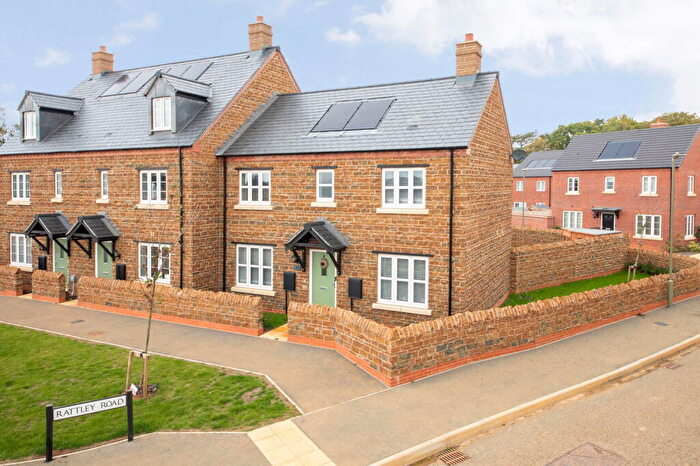 3 Bedroom Semi-Detached House For Sale In Blackwell Drive, Banbury, OX16