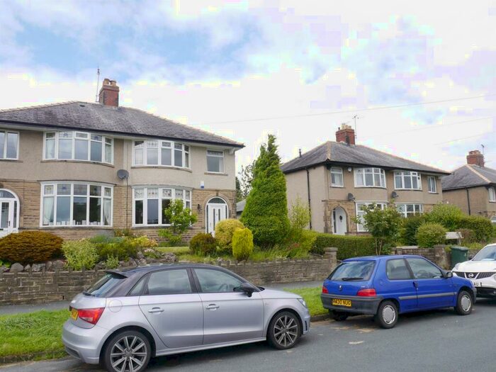 3 Bedroom Semi-Detached House To Rent In Princes Drive, Skipton, BD23