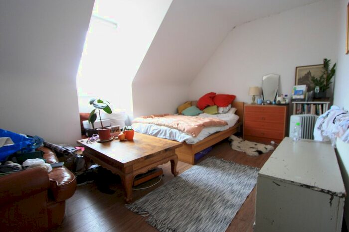 2 Bedroom Flat To Rent In London, SE15