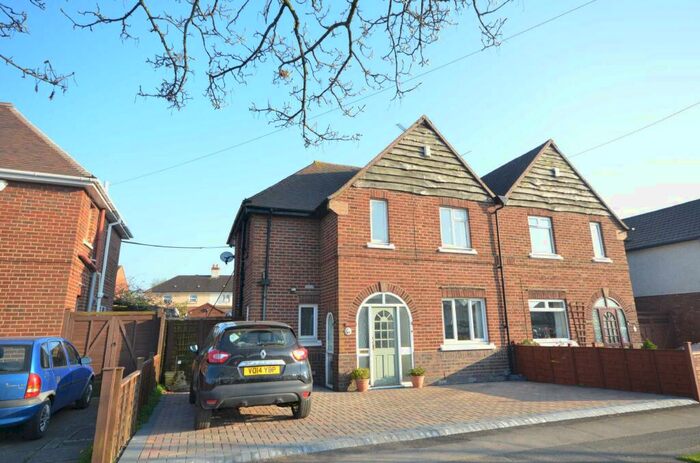 3 Bedroom Semi-Detached House To Rent In Finlay Road, Gloucester, GL4