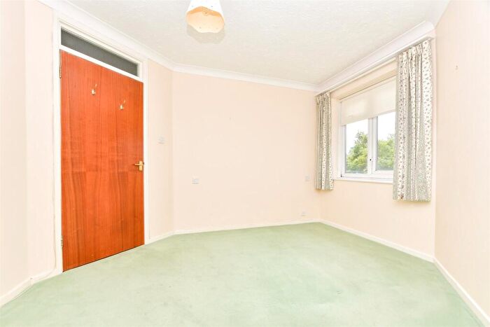 2 Bedroom Flat For Sale In Station Road, Dorking, Surrey, RH4