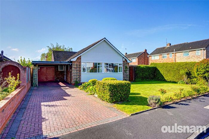 2 Bedroom Bungalow For Sale In Minter Avenue, Droitwich, Worcestershire, WR9