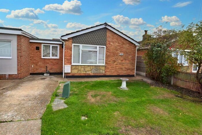 2 Bedroom Bungalow To Rent In Zelham Drive, Canvey Island, SS8