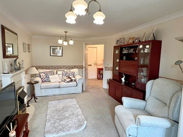 2 Bedroom Apartment For Sale In Wellington Court, Beechwood Avenue, Deal, CT14