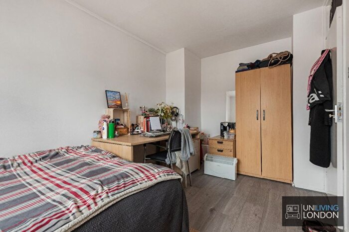 4 Bedroom Maisonette To Rent In Glaucus Street, Bow, E3