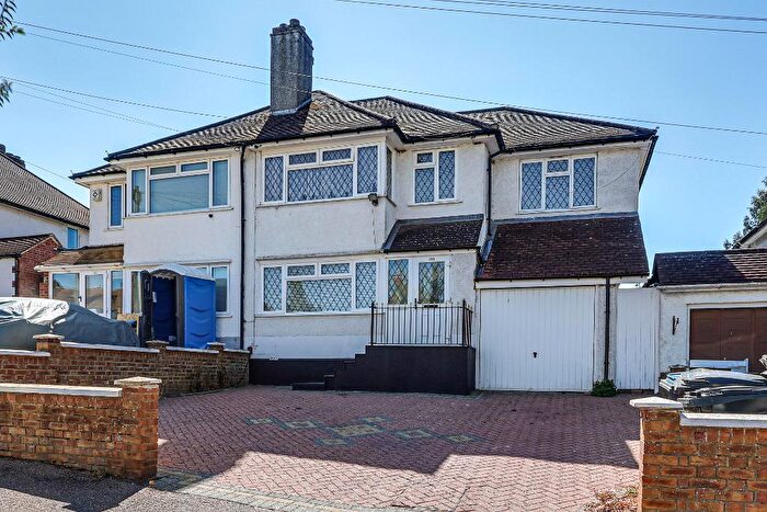 6 Bedroom Semi-Detached House For Sale In Benhurst Gardens, Selsdon, CR2