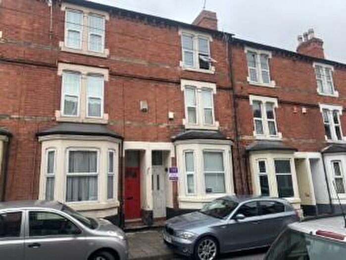 5 Bedroom Terraced House For Sale In Myrtle Avenue, Nottingham, NG7