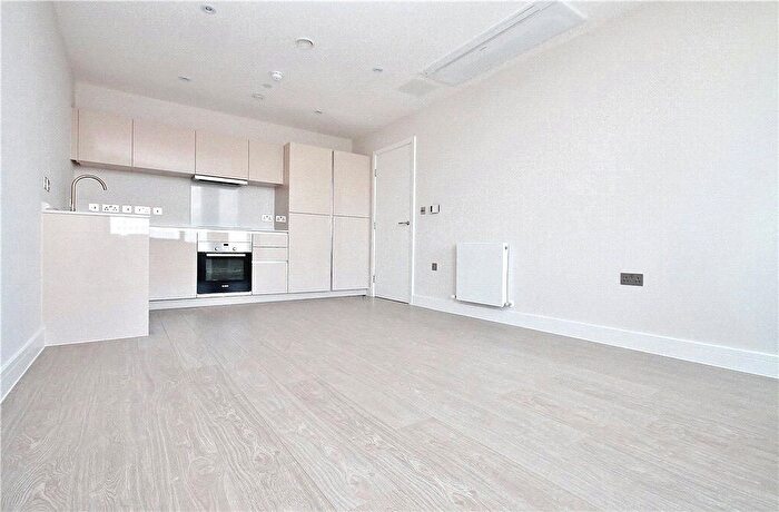 1 Bedroom Flat To Rent In Staines Road West, Sunbury-On-Thames, Surrey, TW16