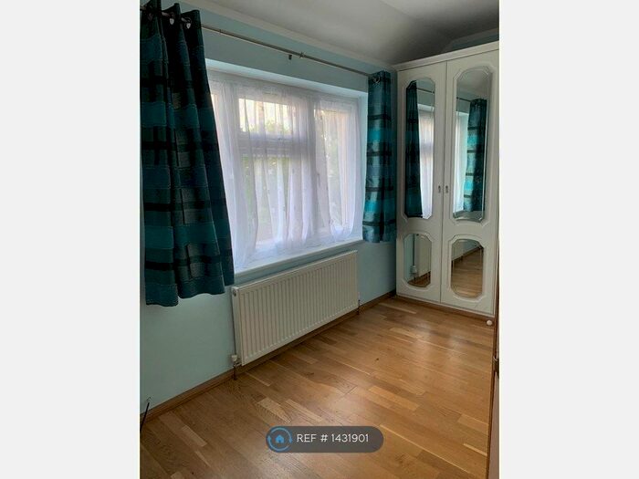 2 Bedroom End Of Terrace House To Rent In Grafton Road, Dagenham, RM8