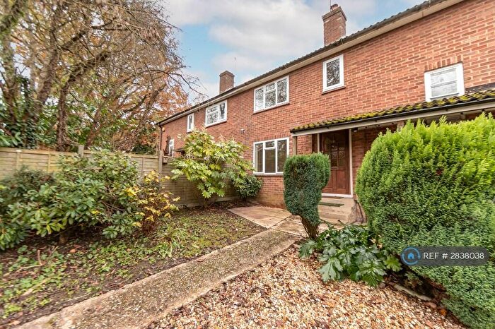 3 Bedroom Terraced House To Rent In Glebe Close, Tadley, RG26