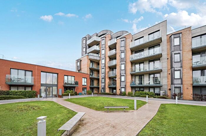 2 Bedroom Flat For Sale In Berkeley Avenue, Reading, Berkshire, RG1