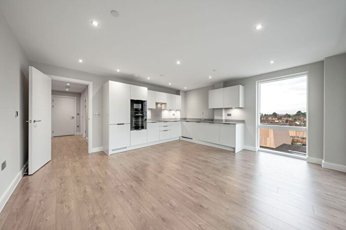 3 Bedroom Flat For Sale In Junction Court, Watford, WD17