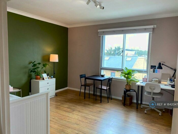 1 Bedroom Flat To Rent In Albert Road, Kingston Upon Thames, KT1