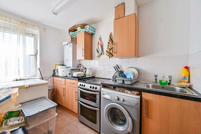 1 Bedroom Flat For Sale In Erwood Road, Charlton, London, SE7