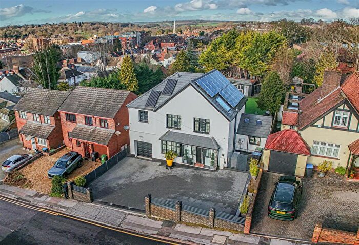 5 Bedroom Detached House For Sale In Hillfield Road, Hemel Hempstead, HP2