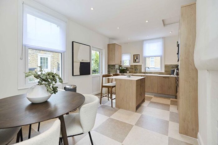 2 Bedroom Flat To Rent In Penwith Road, Earlsfield, SW18