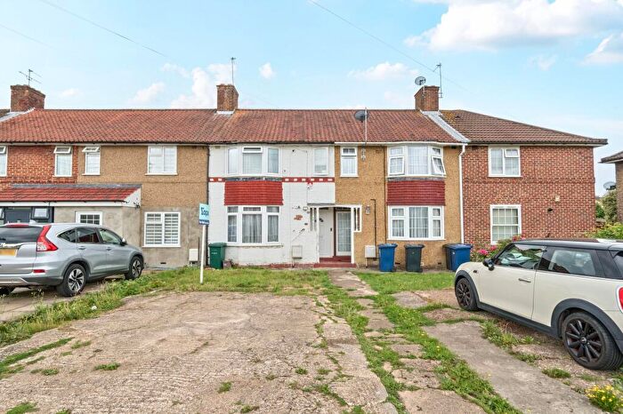 3 Bedroom Terraced House For Sale In Blundell Road, Edgware, HA8