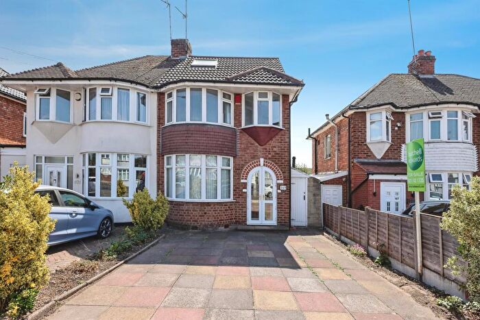 4 Bedroom Semi-Detached House For Sale In Garretts Green Lane, Birmingham, B26