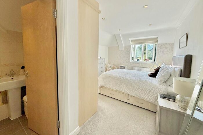 2 Bedroom Apartment For Sale In Wimborne Road, Bournemouth, BH2