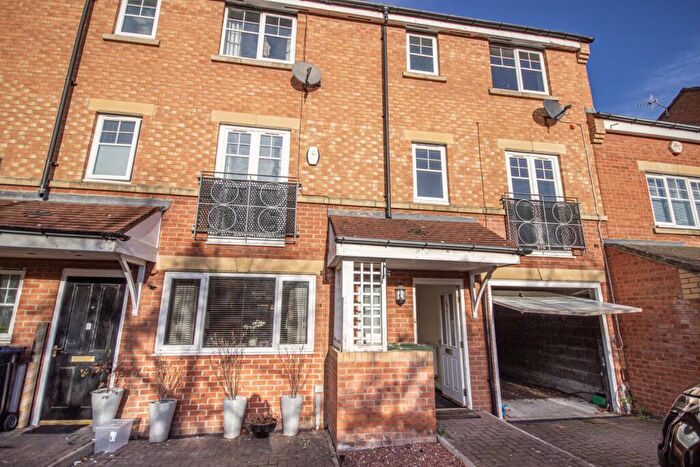 5 Bedroom Terraced House To Rent In Ovett Gardens, Gateshead, Tyne And Wear, NE8