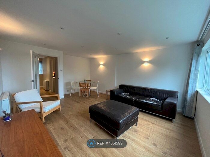 2 Bedroom Maisonette To Rent In Hillside Court, Guildford, GU1