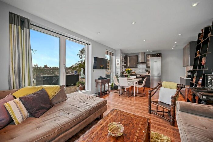 2 Bedroom Flat To Rent In Point Pleasant, London, SW18