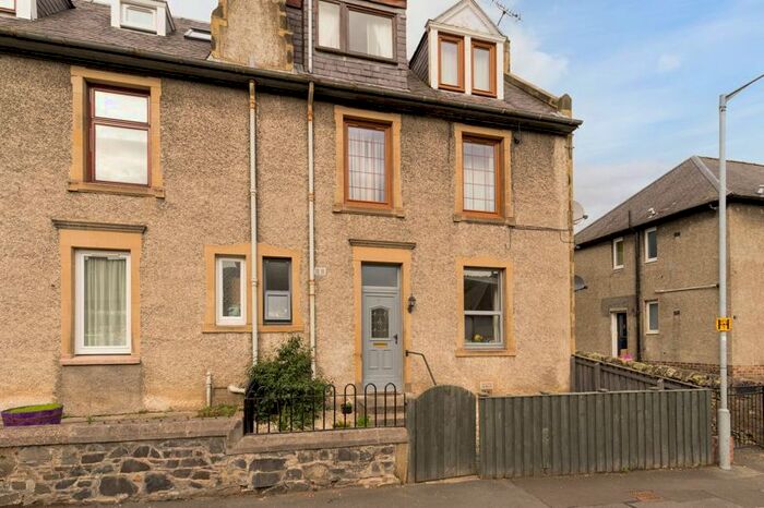 1 Bedroom Flat For Sale In Tweedholm Avenue East, Walkerburn, P, EH43